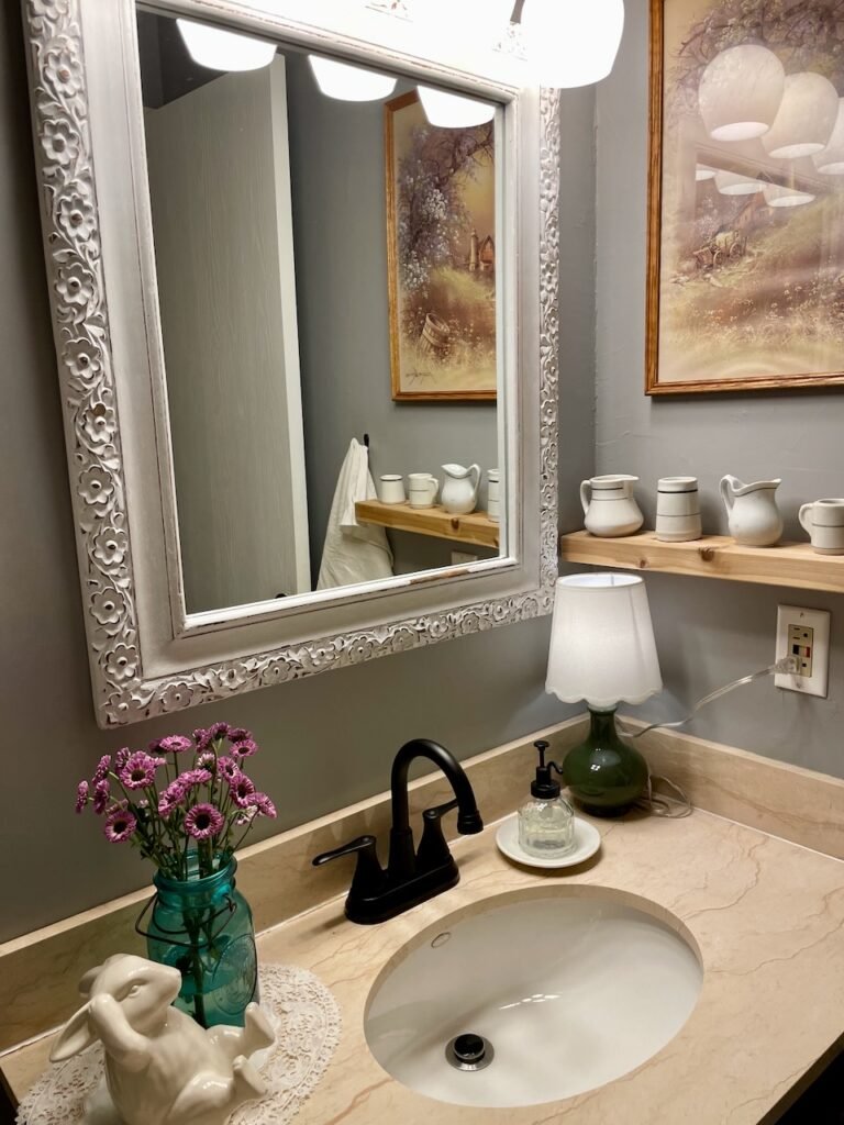 Vintage Bathroom Decor: The Thrifted Pieces That Made All the Difference