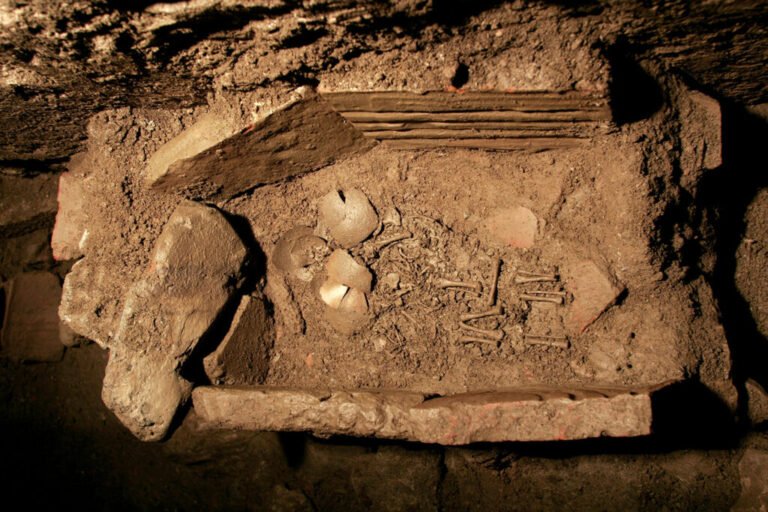 View of a tomb containing human remains, Ephesus, Türkiye
